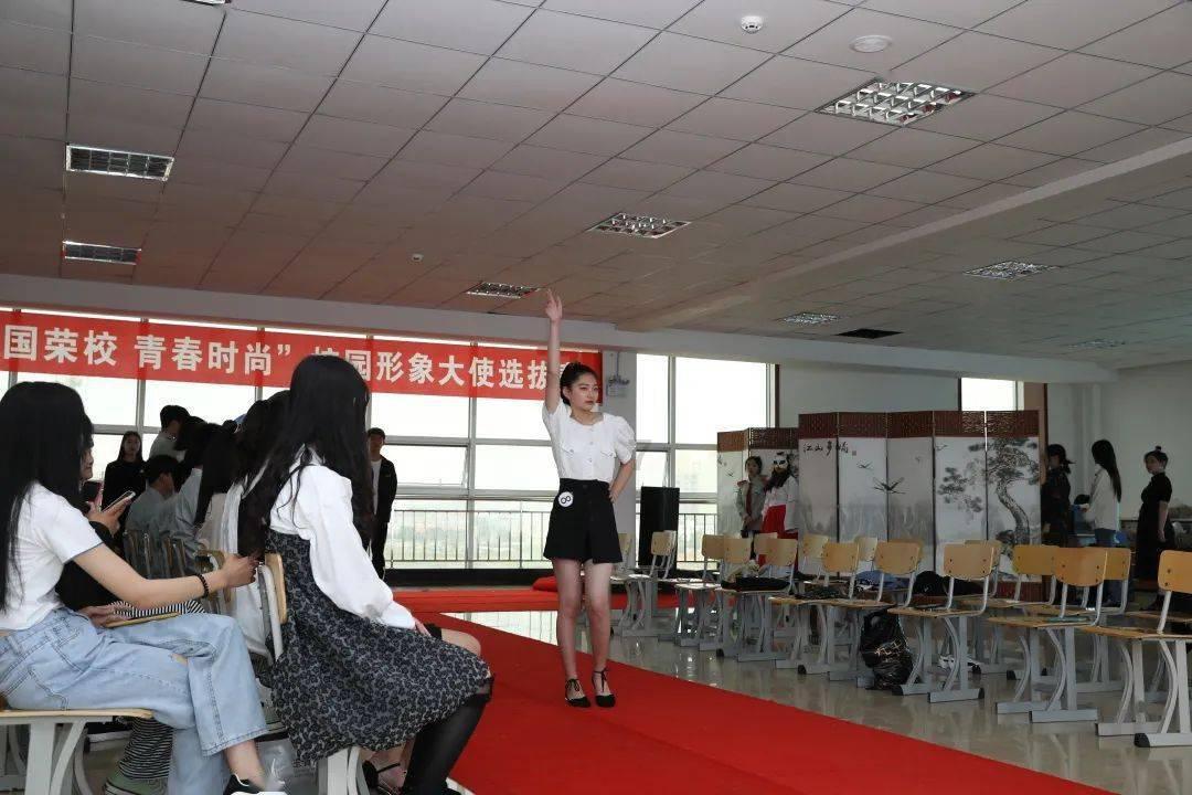 手机银行能否绑定两个帐号？游戏画面